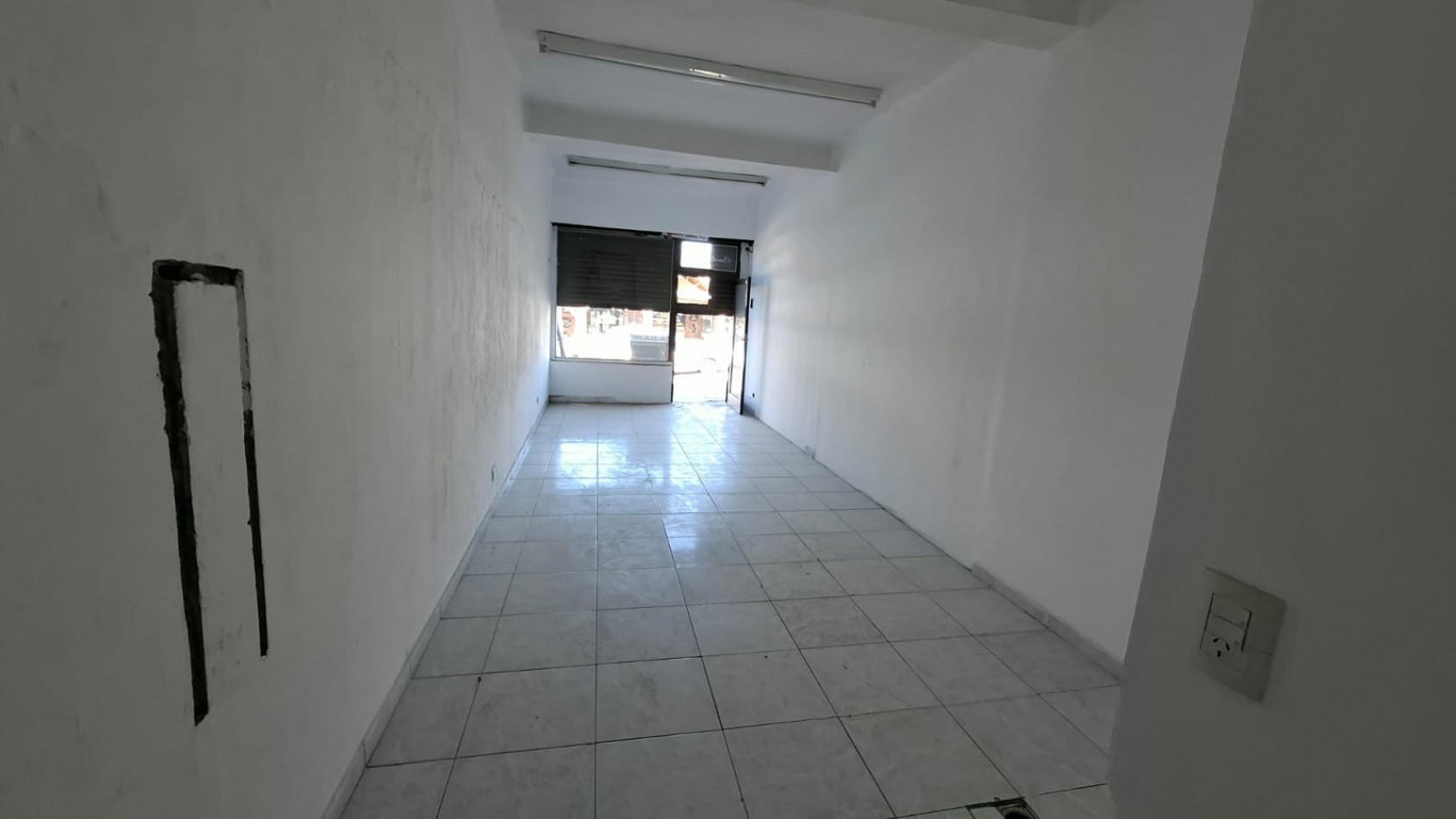 LOCAL COMERCIAL ONELLI 2067 L1