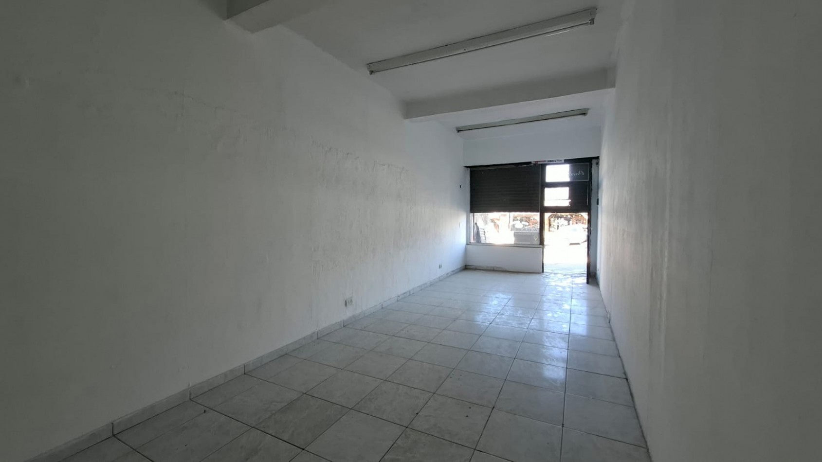 LOCAL COMERCIAL ONELLI 2067 L1