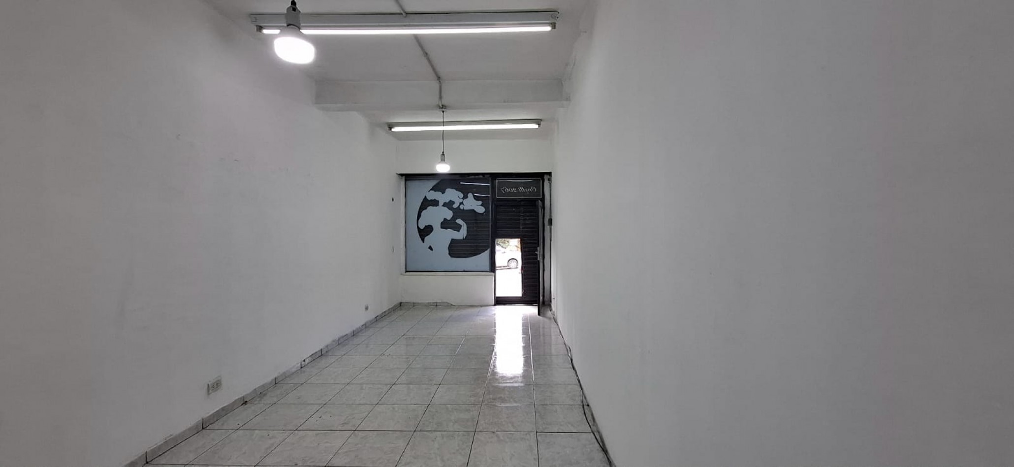 LOCAL COMERCIAL ONELLI 2067 L1