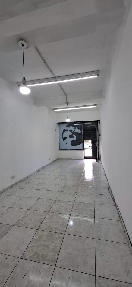 LOCAL COMERCIAL ONELLI 2067 L1