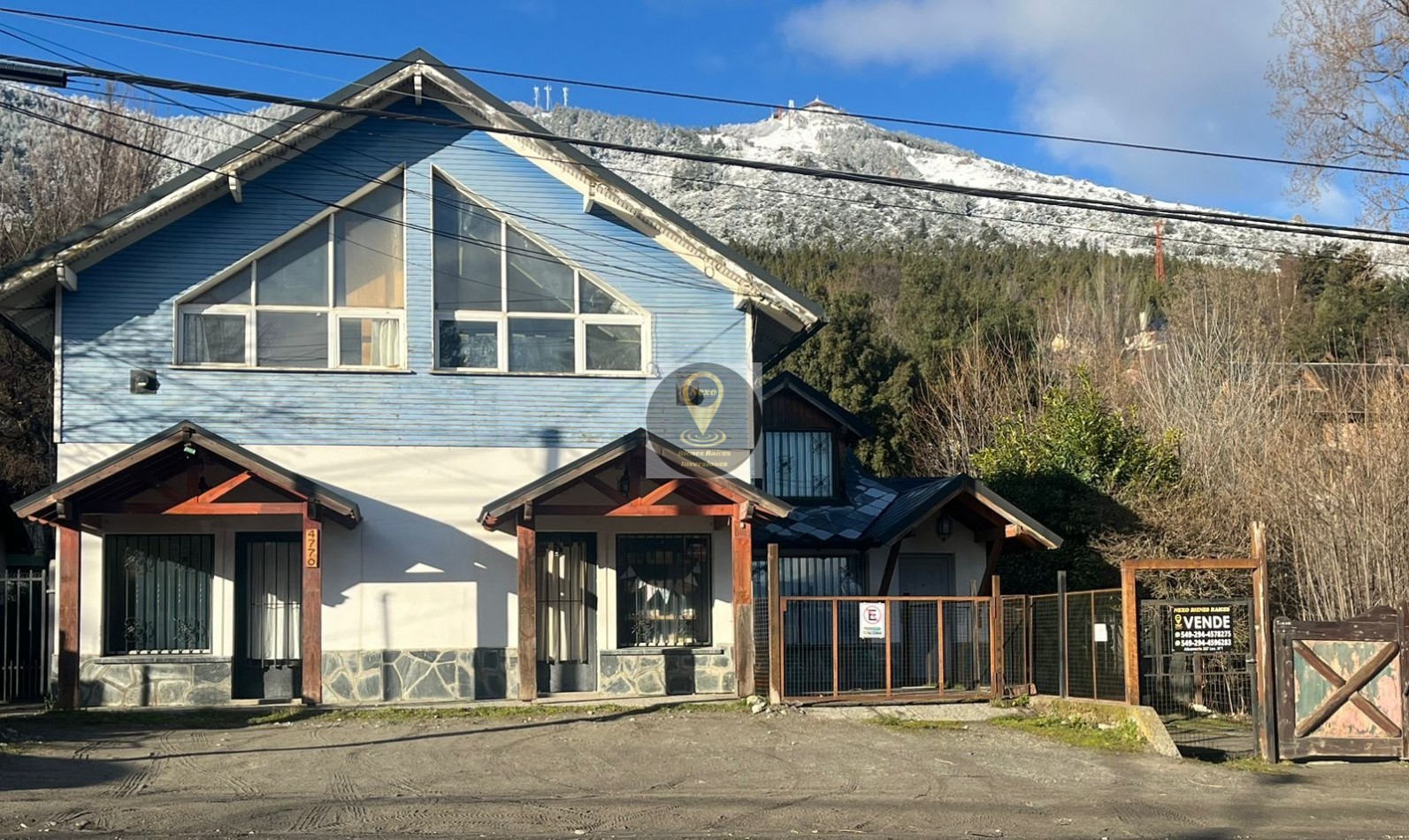 OPORTUNIDAD: VENTA 3 CASAS, 2 LOCALES COMERCIALES, CABAÑA PARA RENTA TURISTICA