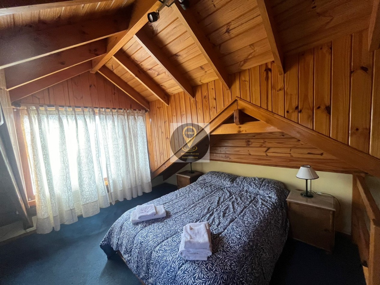 OPORTUNIDAD: VENTA 3 CASAS, 2 LOCALES COMERCIALES, CABAÑA PARA RENTA TURISTICA