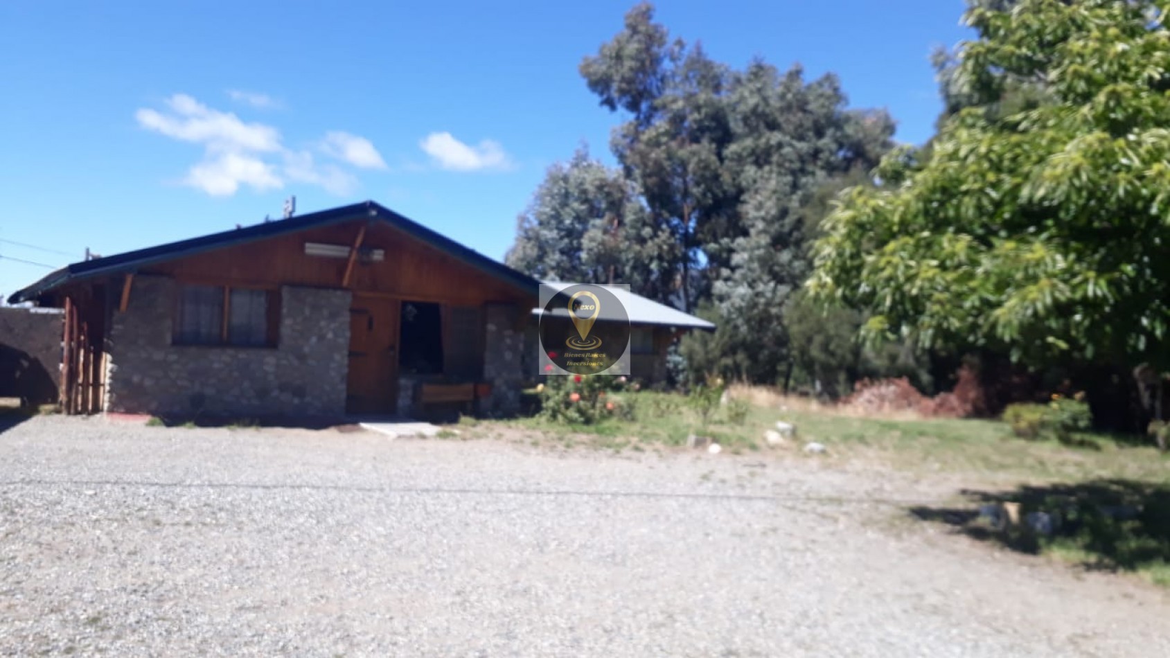 CHALET y CABAÑA con vista al lago y a los cerros