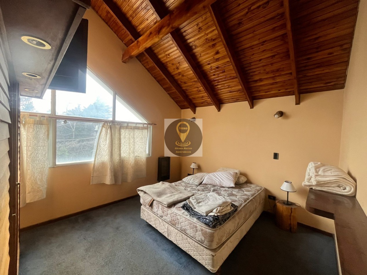 OPORTUNIDAD: VENTA 3 CASAS, 2 LOCALES COMERCIALES, CABAÑA PARA RENTA TURISTICA