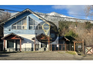 OPORTUNIDAD: VENTA 3 CASAS, 2 LOCALES COMERCIALES, CABAÑA PARA RENTA TURISTICA